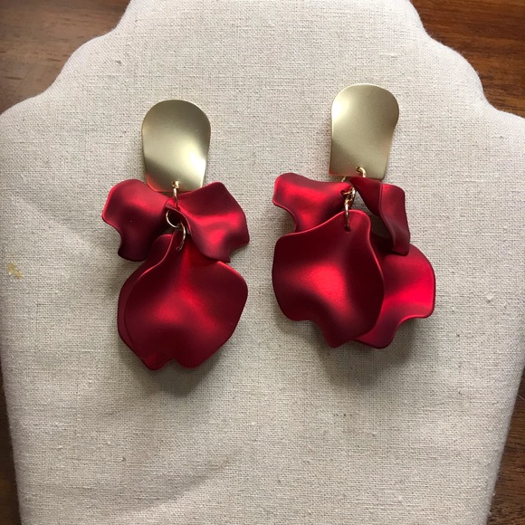 Sexy red petal statement drop earrings! - Picture 3 of 4